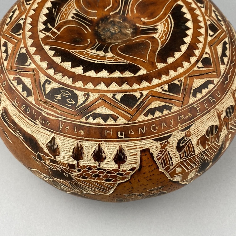 Leoncio Veli Peru Gourd Carved Bowl Llamas Mountains People Storyteller w Lid - Picture 8 of 8